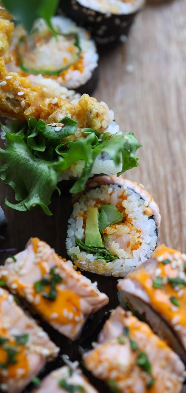 Rolling Sushi